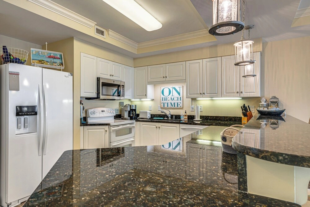 Walk to Ocean! Atlantic Beach Condo w/ Pool Access