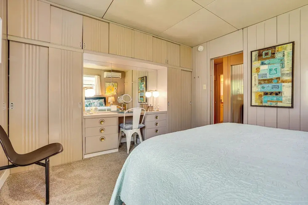 Lustron of the Lakes: Retro MCM Gem in Tangletown