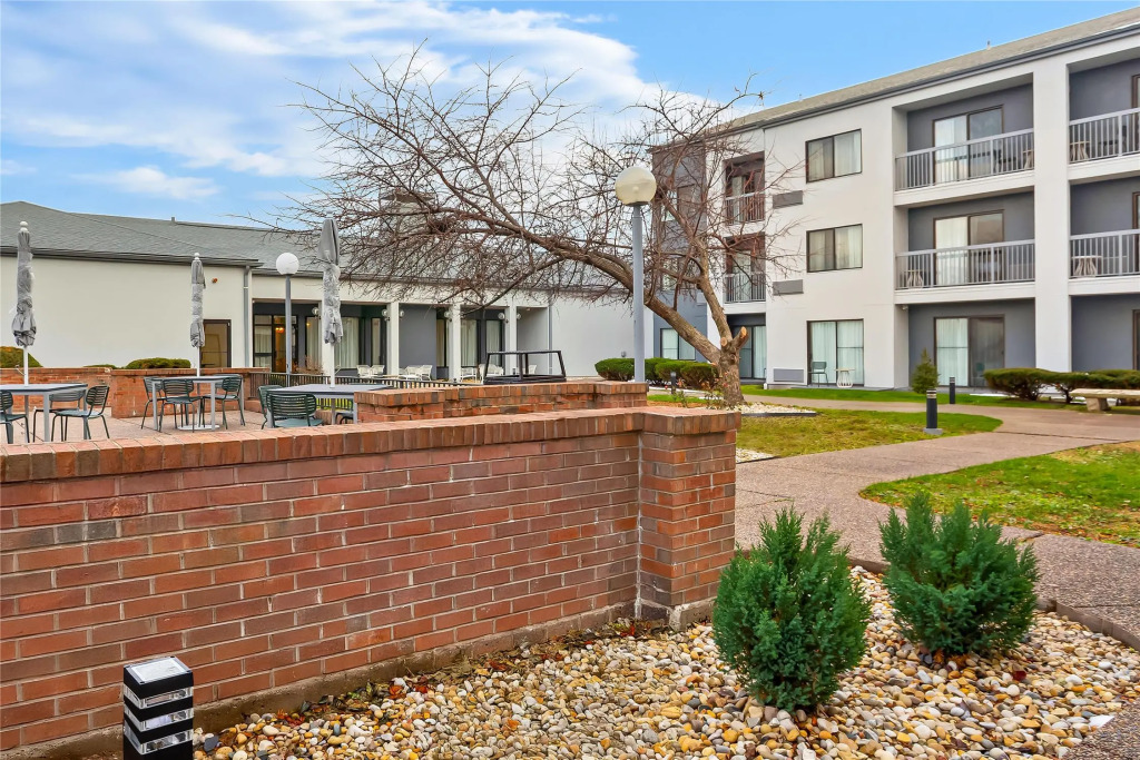 Spark by Hilton Bettendorf Quad Cities