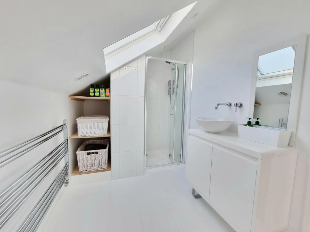 West Hill Retreat Seaview Balcony Loft Apartment & Free Offstreet Parking