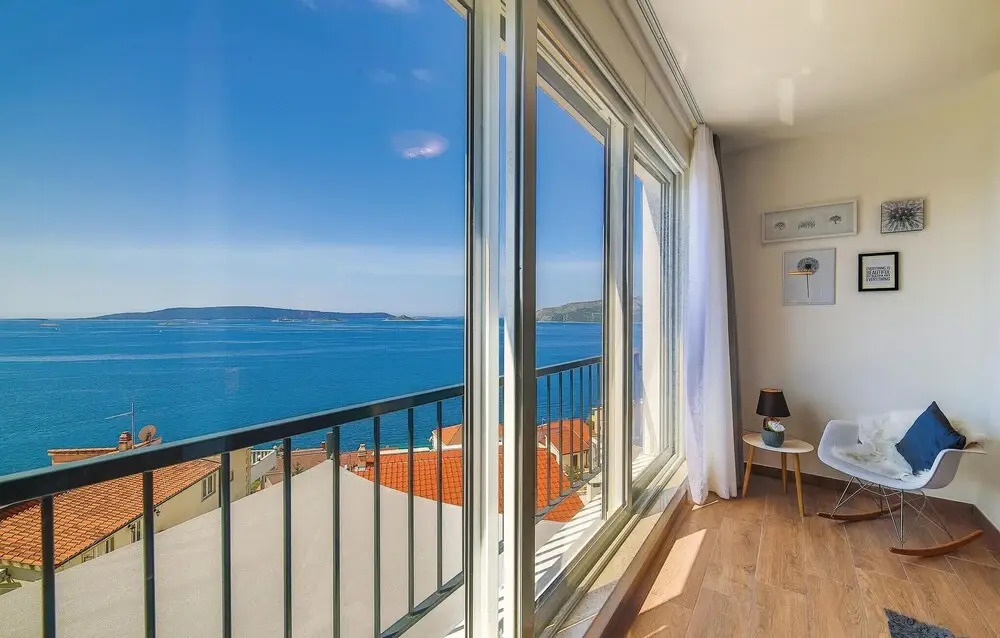 Beautiful Home in Okrug Donji With Sauna, Wifi and 5 Bedrooms