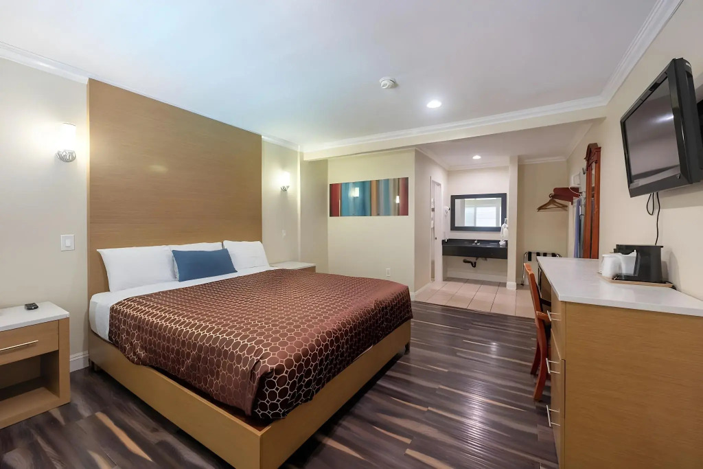 Hollywood City Inn