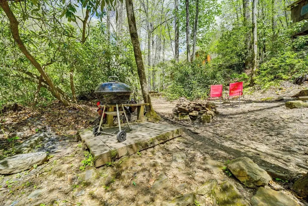 Unwind By Fire! Creekside Whittier Cabin w/ Deck