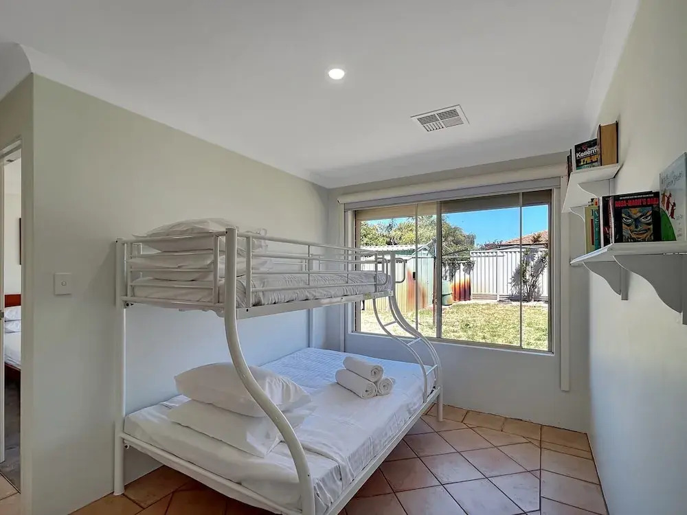 Spacious 5-bed House in Coastal Halls Head