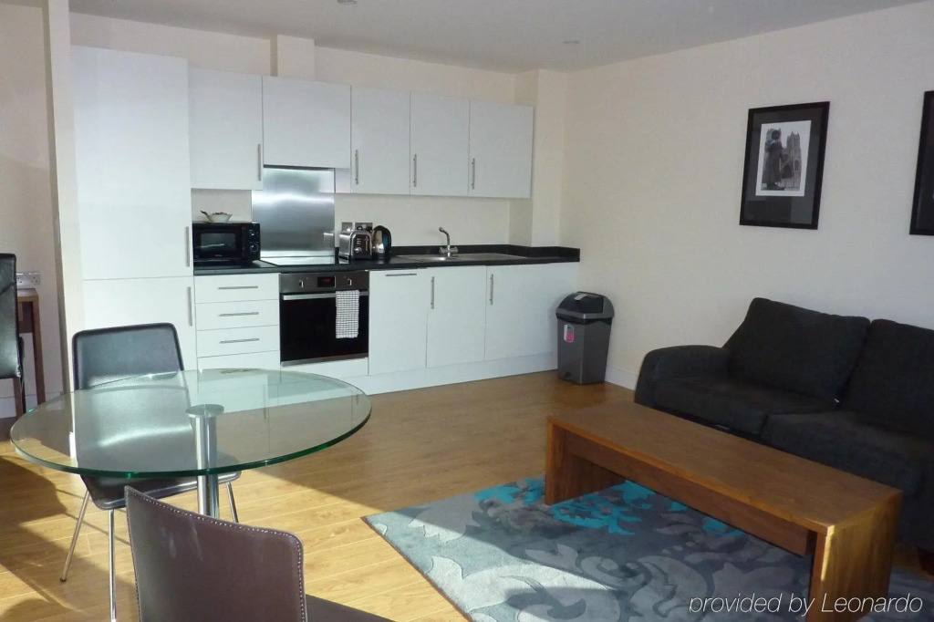 HQ Aparthotel Farnborough