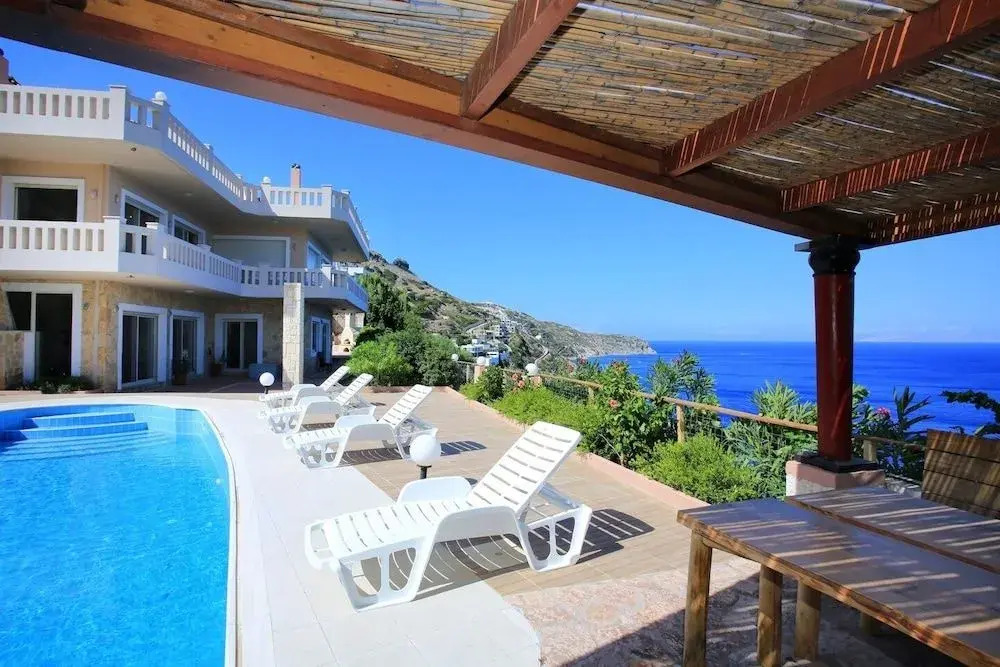 Villa Diktynna Embrace the Endless Blue