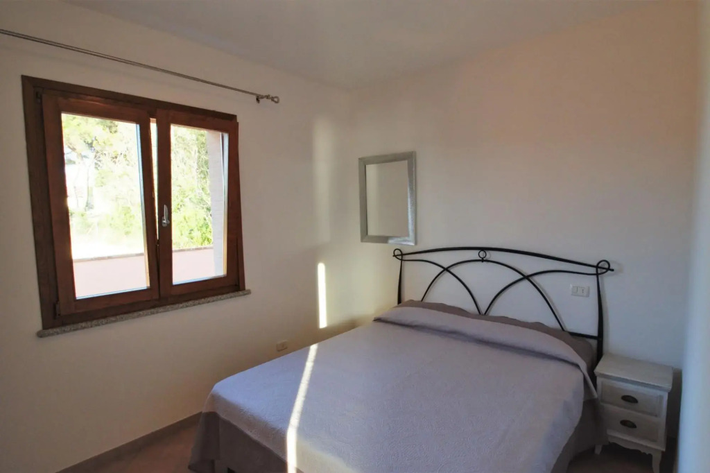 Two semi-detached houses in the immediate vicinity, for a total of three apartments on a 5-acre lot.-Villetta Zuccale 3