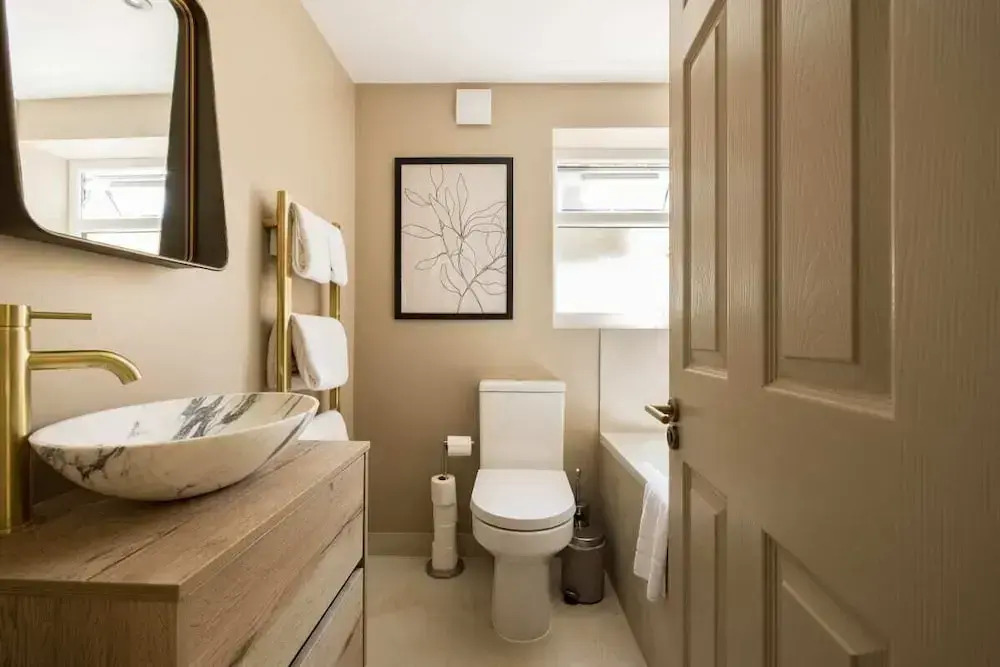 The Tyrwhitt Road Place - Lovely 2bdr Flat With Garden