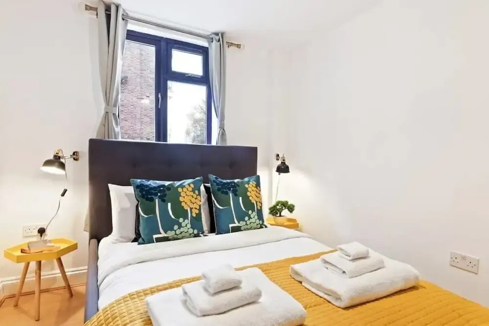 Bright 2 Bedroom House in Kennington