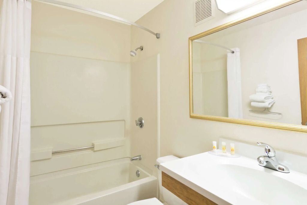 Days Inn by Wyndham Brunswick Bath Area