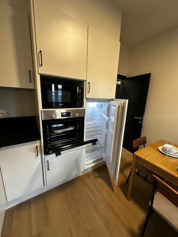 Stylish 3BR With 1LR Apt Near to Center