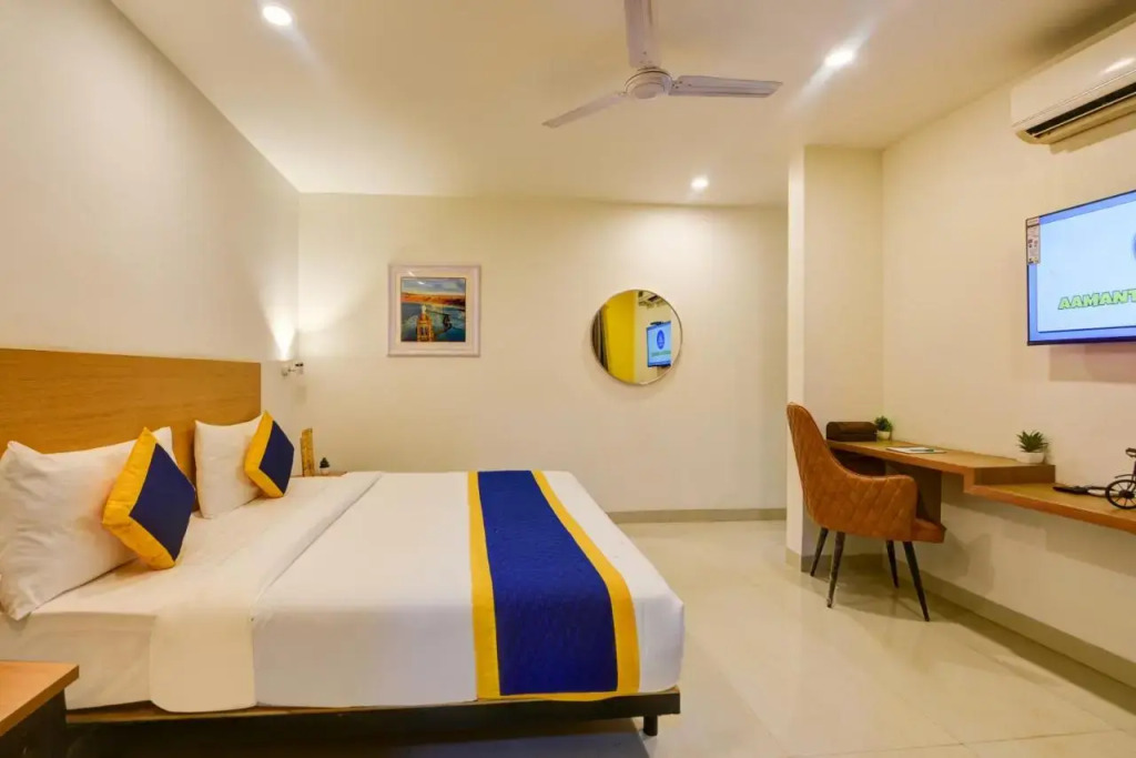OYO Rooms 813 near Omaxe City Centre