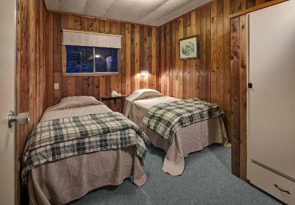 Nootka Island Lodge