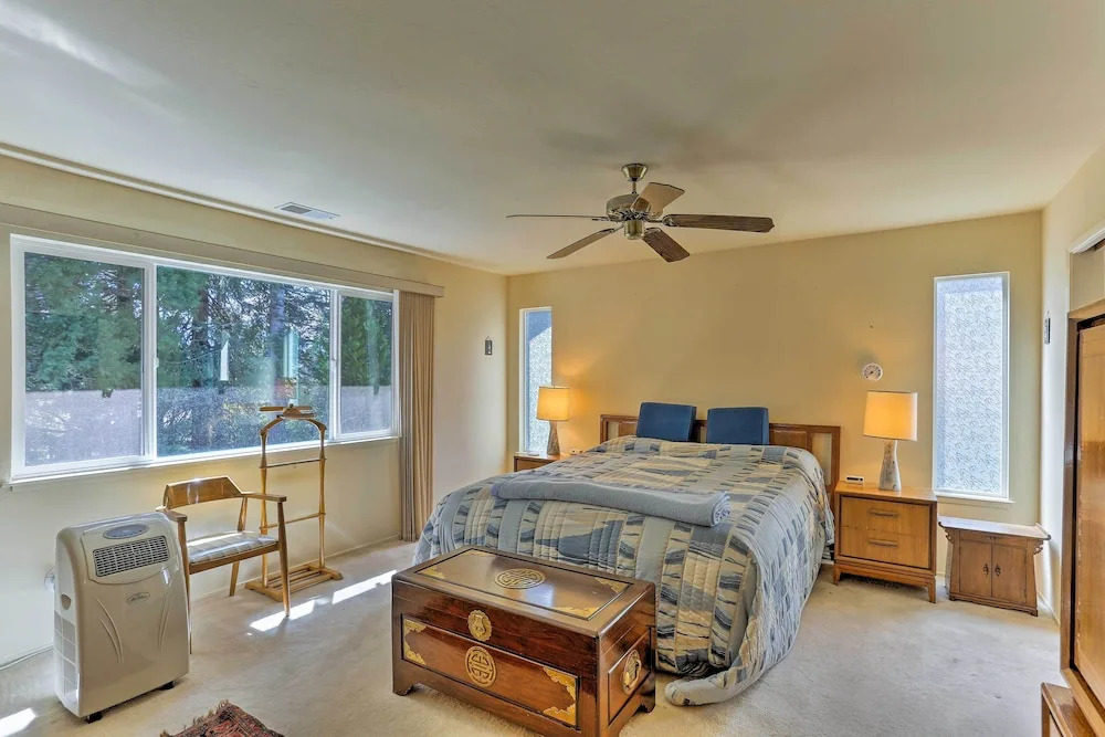 Lake Almanor Country Club Home w/ Views!