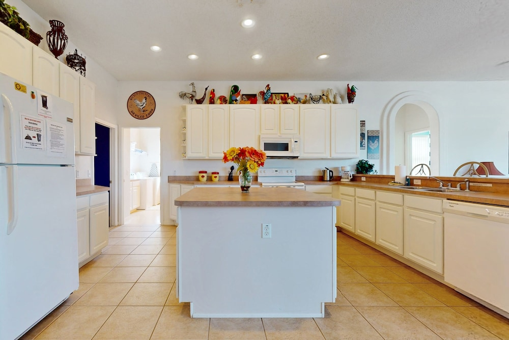Gated Community Home With Private Pool, Screened Lanai, & W/D - Near Disney/golf