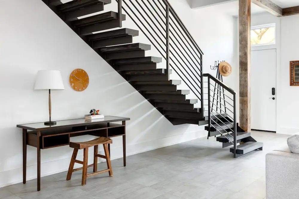 Historic District Charmer - 3 Br Townhouse