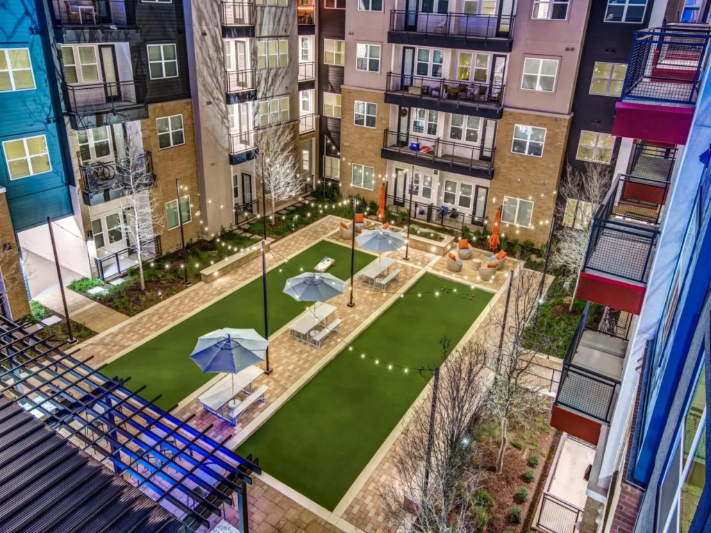 Modern & Chic 1BR Luxury Apts Close to Downtown & Airport
