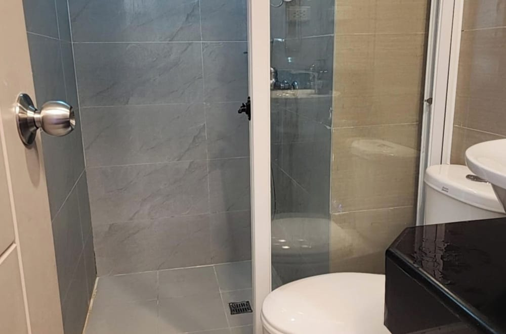 1 Bed Apartment - Sleeps 7 - Pool & Wifi