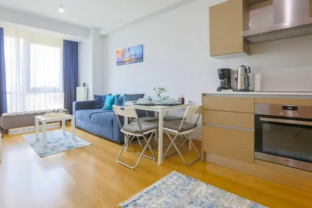 Business-friendly Res With Pool in Fikirtepe