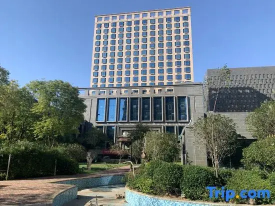 Zhongzhou Huayue Hotel