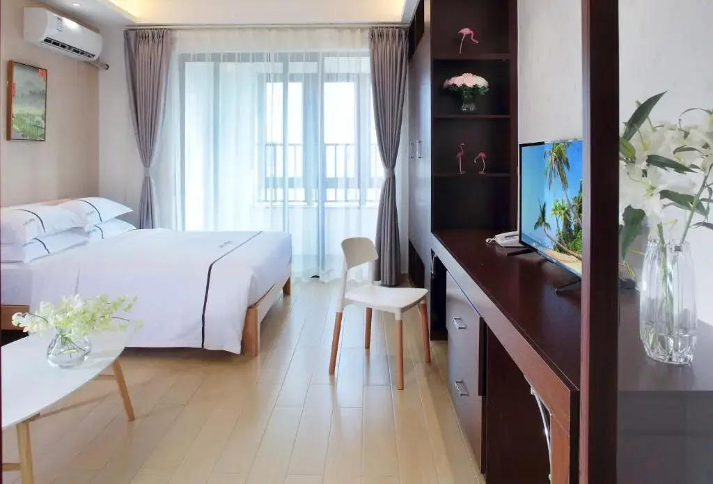 Green Collection Care Hotel (24 Hours Free Transfer from Meilan Airport/Railway Station)