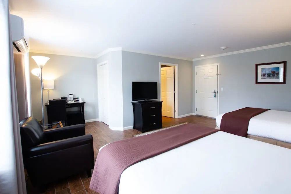 The Dahlonega Square Hotel