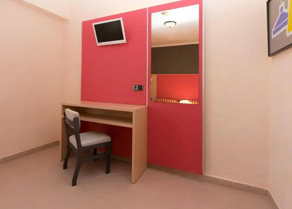 The Red Hotel - Только для взрослых