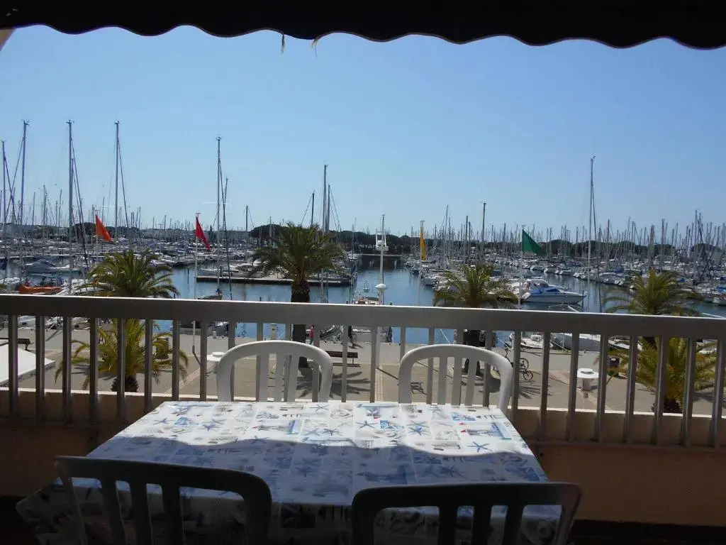 Appartement Port Camargue, 2 pièces, 4 personnes - FR-1-250-206