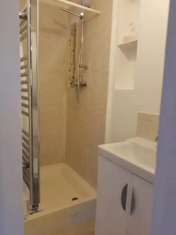 Spacious Studio Apartment in Brighton