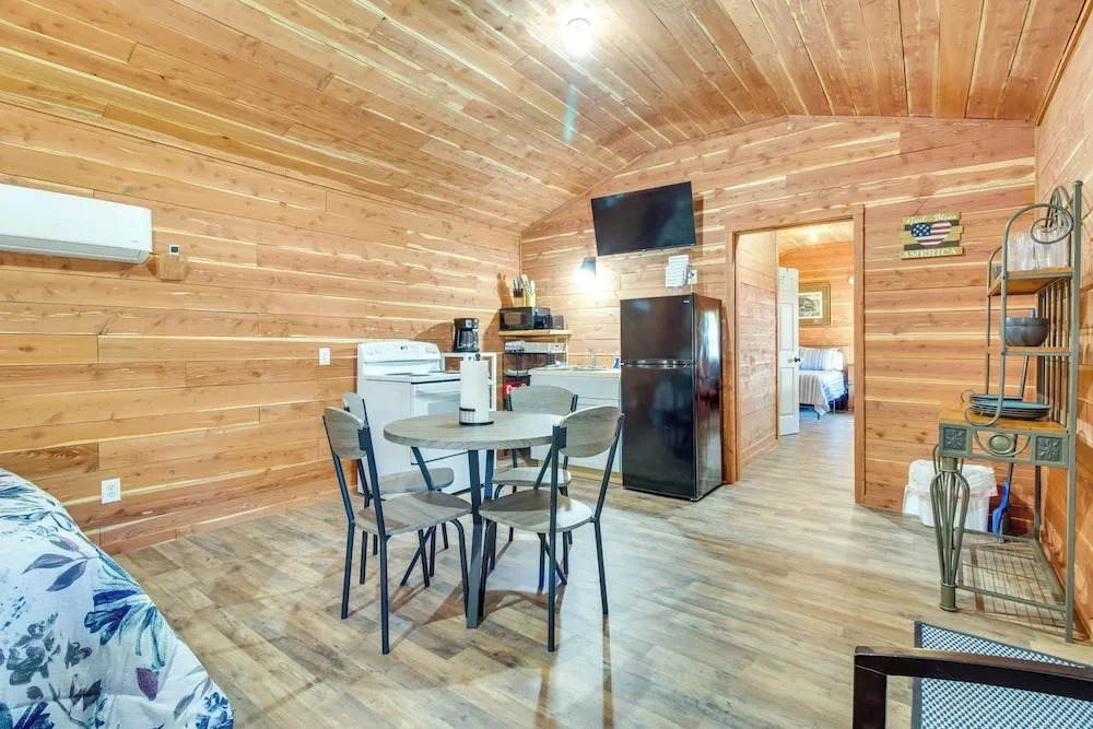 2 Mi to White River: 3-cabin Anglers Paradise