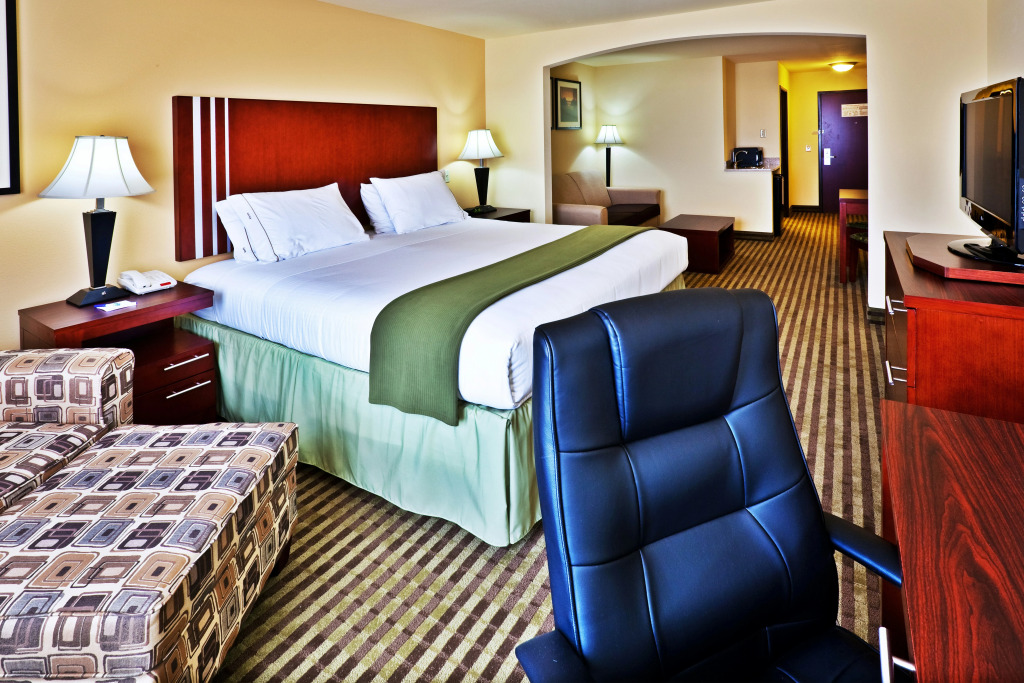 Holiday Inn Express & Suites Perry by IHG