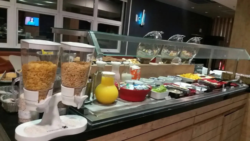 Ibis Porto Alegre Assis Brasil - Estacionamento Gratuito para hospedes