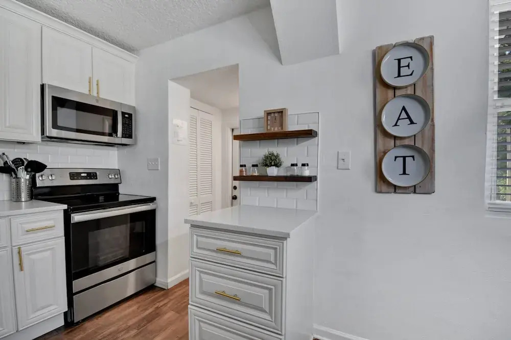 Downtown Jacksonville Retreat Pet-friendly With Hot Tub & Backyard Oasis