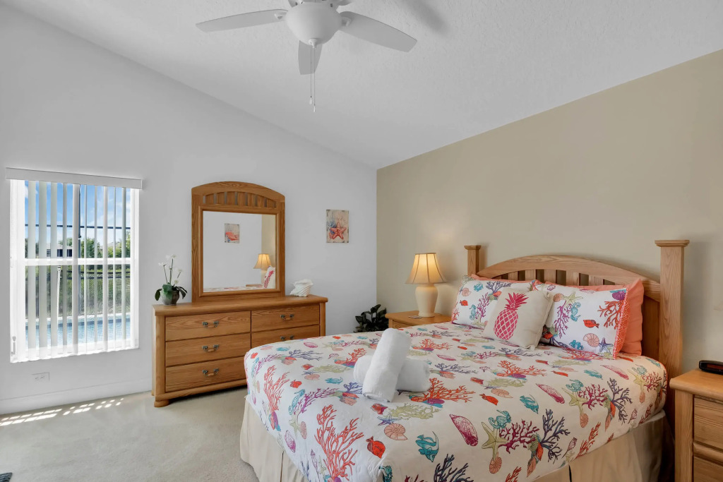 SWH812BD - 4 beds pool & spa home - Gated