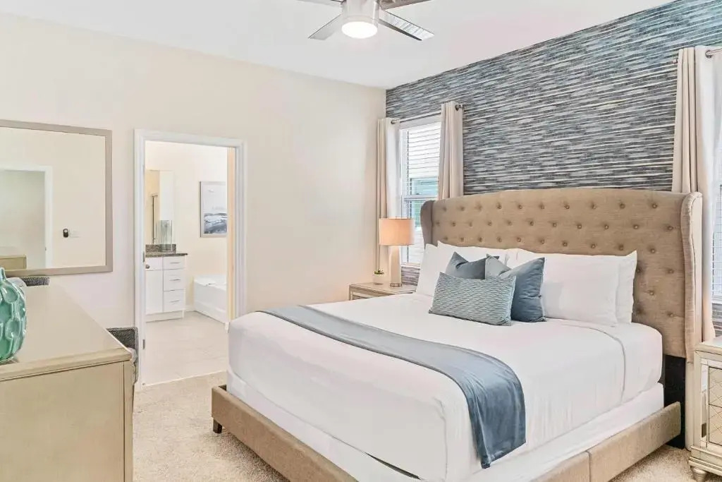 7663 Oakmoss Loop