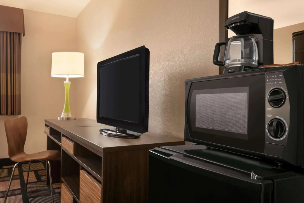Super 8 by Wyndham Akron S/Green/Uniontown OH