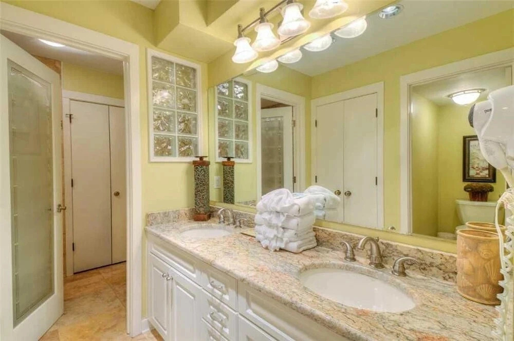 St James Park Three-bedroom Apartment 2-C