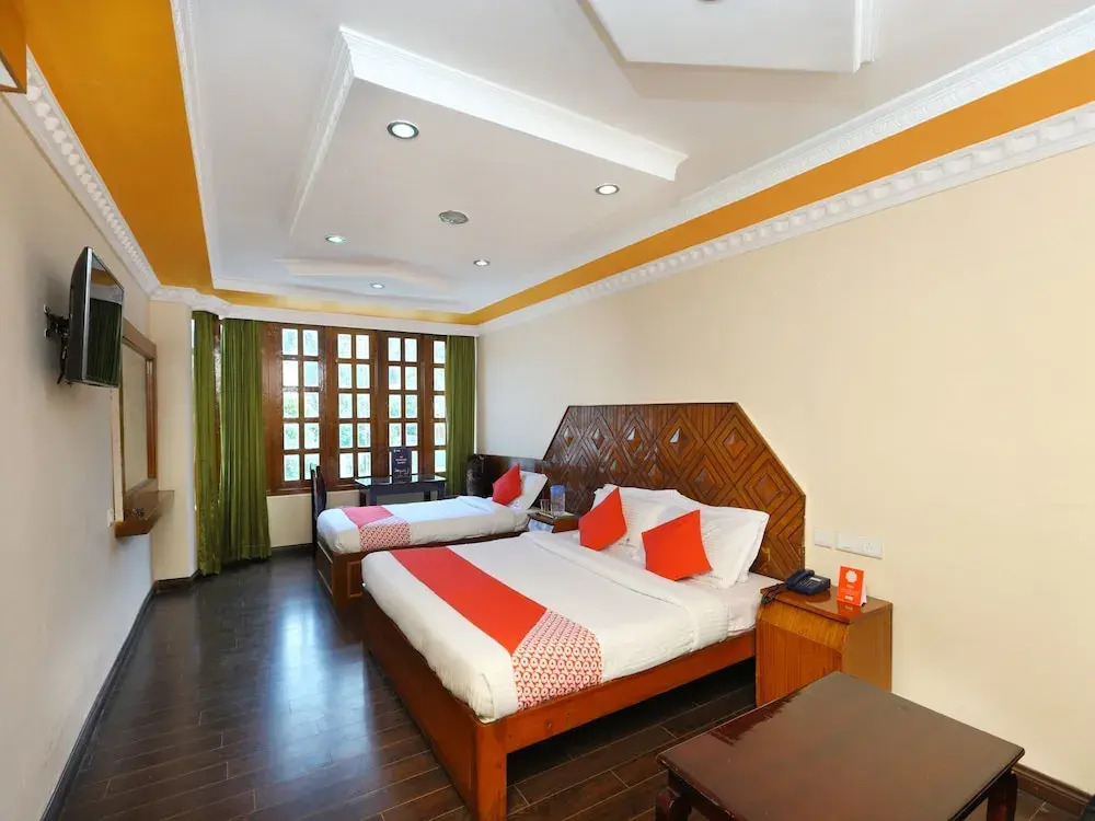 OYO 13807 Hotel Gurupriya