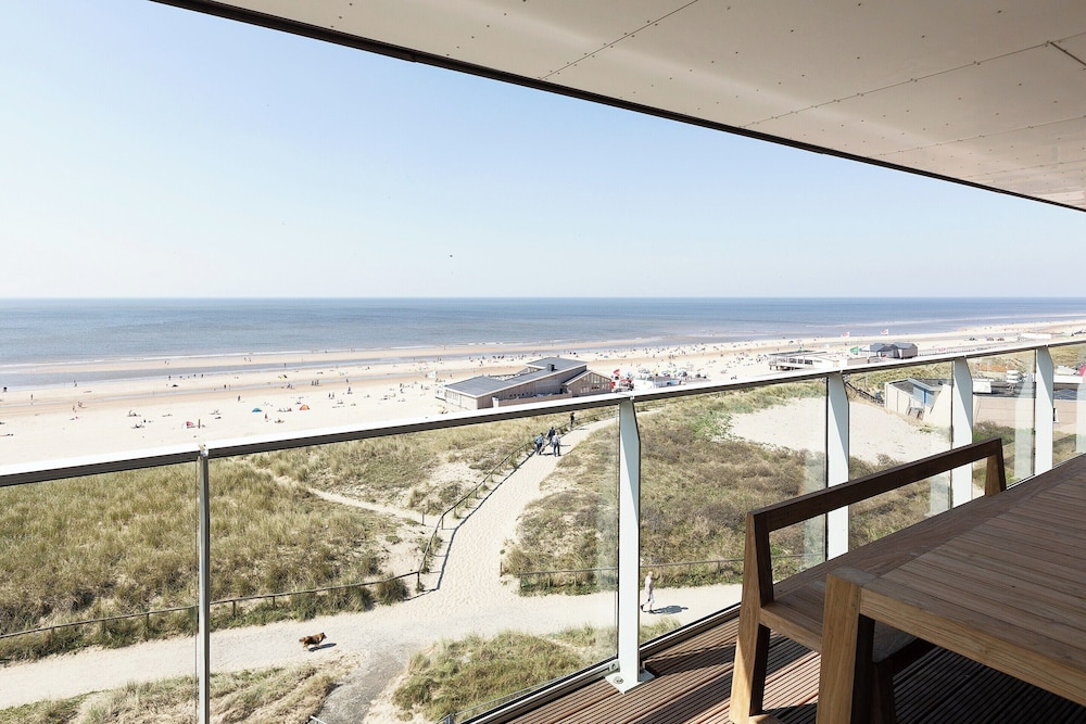 Chic Apartment for 8 With Seaview