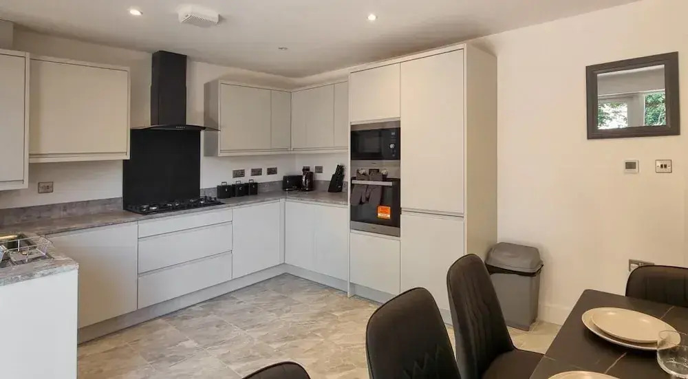 Lovely Modernist 4 Bed House