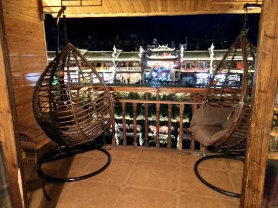 Yilushang Inn (Fenghuang Hanging Building)