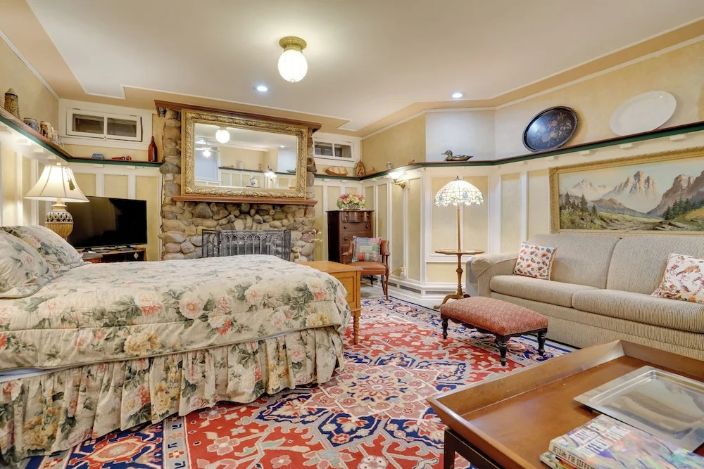 Grand Multi-unit Estate: 2 Mi to Dtwn Minneapolis