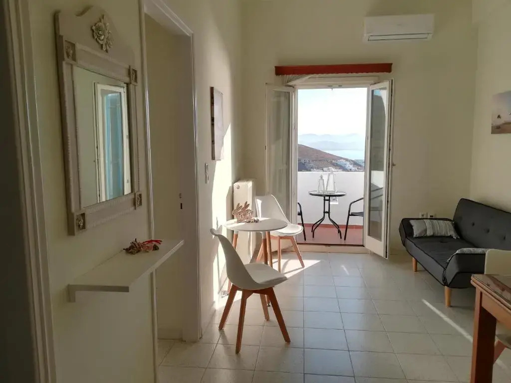 Θέαστρον - Theastron house with great view in Chora