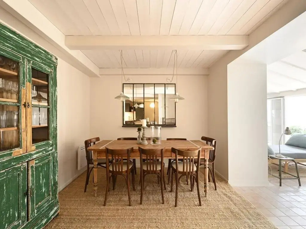 Maison Rénovée avec Jacuzzi et Cuisine d'Été au Centre du Village - FR-1-434-97