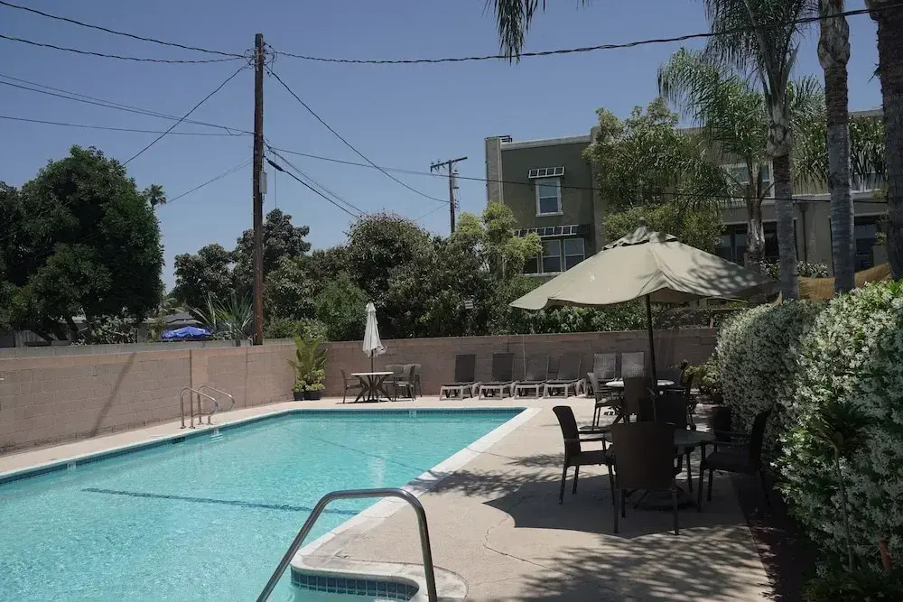 Days Inn And Suites