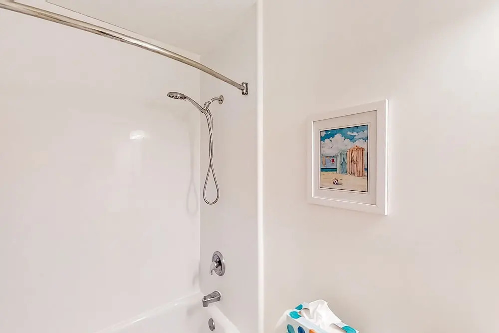 Two-story Condo With Pool, Tennis & Patio - 2 Short Blocks to the Beach