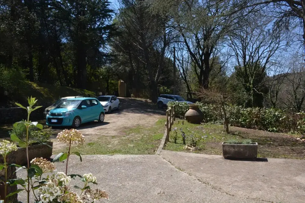 Scappo In Umbria, La Escondida