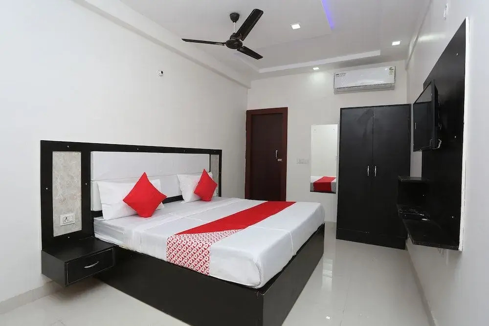 OYO 37381 Hotel The Elite Inn