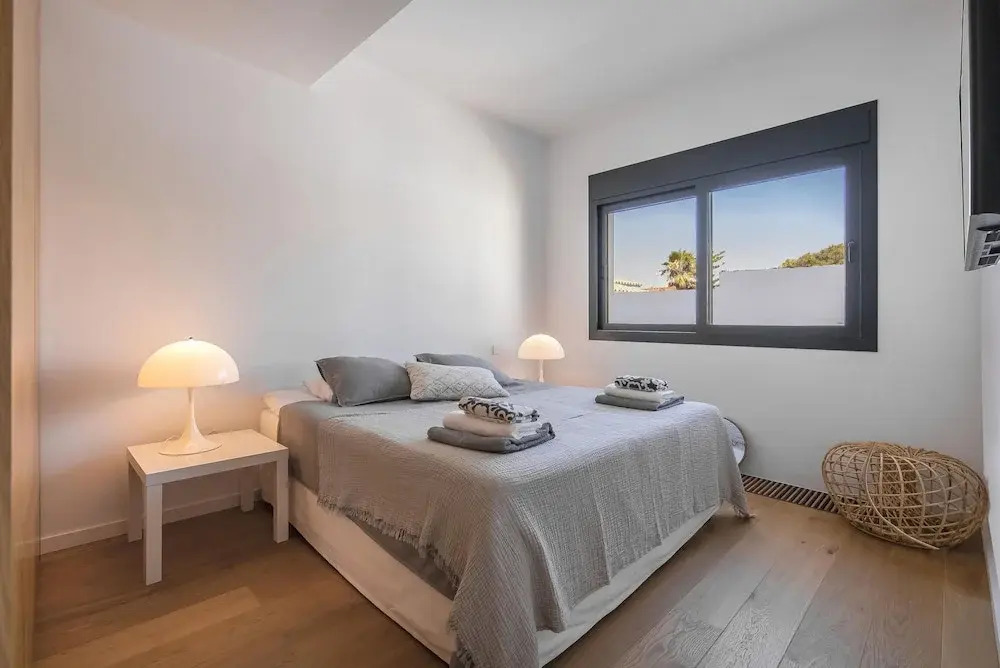Villa first line beach, 6 bedrooms, private pool, Costabella, Marbella