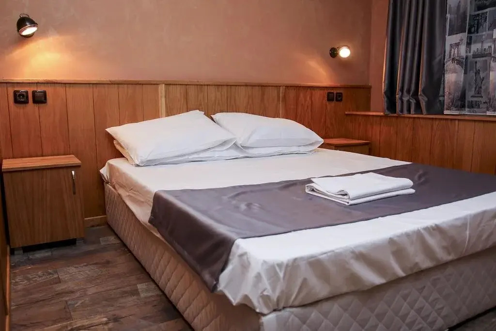 City Hotel
